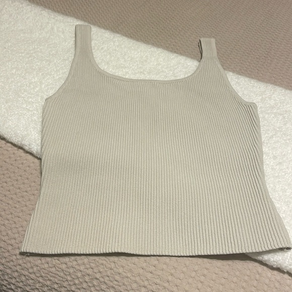 Aritzia  tank top - Picture 1 of 3